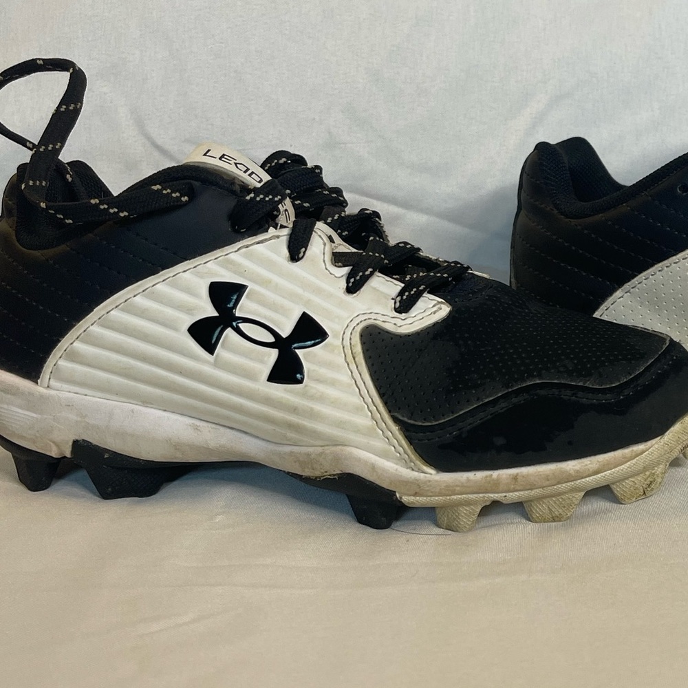 Boys Under Armor Baseball Cleats size 1